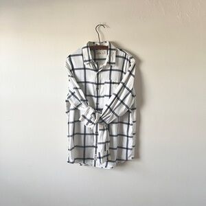 Hollister L Super Soft Black White Plaid Stripe Long Sleeve Casual Costal Vibes